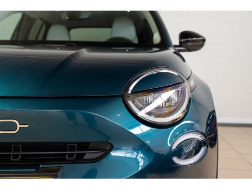 Fiat 600 1.2 Hybrid La Prima | Camera | Navigatie | Kunstlederen bekleding | Stoelverwarming | Climate Con... ActivLease financial lease
