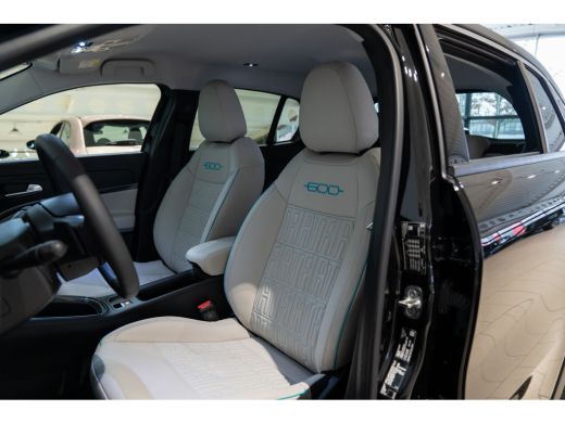 Fiat 600 1.2 Hybrid La Prima | Camera | Navigatie | Kunstlederen bekleding | Stoelverwarming | Climate Con... ActivLease financial lease