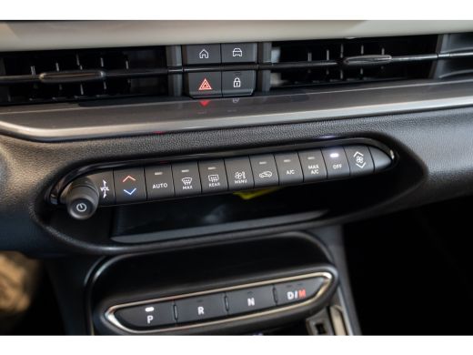 Fiat 600 1.2 Hybrid La Prima | Camera | Navigatie | Kunstlederen bekleding | Stoelverwarming | Climate Con... ActivLease financial lease