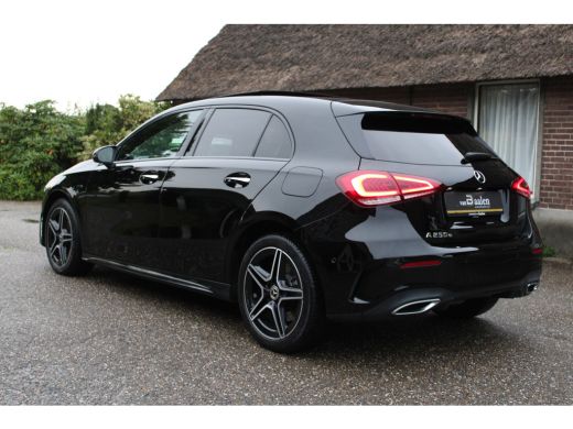 Mercedes-Benz A-Klasse 250 e Business PHEV AMG ORG NL PANO SFEER MATRIX LED 116000KM!!! ActivLease financial lease