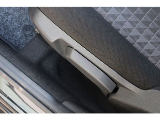 Peugeot 108 1.0 e-VTi Allure | Navi by app | Climate control | Camera | LED | Mistlampen | Lichtmetaal | 41.5... ActivLease financial lease