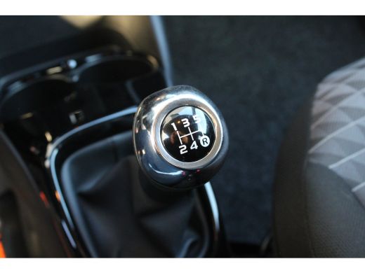 Peugeot 108 1.0 e-VTi Allure | Navi by app | Climate control | Camera | LED | Mistlampen | Lichtmetaal | 41.5... ActivLease financial lease