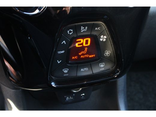 Peugeot 108 1.0 e-VTi Allure | Navi by app | Climate control | Camera | LED | Mistlampen | Lichtmetaal | 41.5... ActivLease financial lease