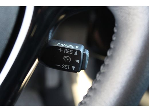 Peugeot 108 1.0 e-VTi Allure | Navi by app | Climate control | Camera | LED | Mistlampen | Lichtmetaal | 41.5... ActivLease financial lease