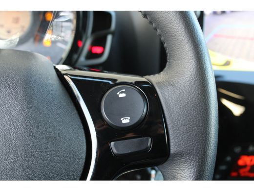 Peugeot 108 1.0 e-VTi Allure | Navi by app | Climate control | Camera | LED | Mistlampen | Lichtmetaal | 41.5... ActivLease financial lease