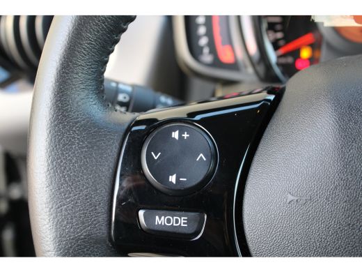 Peugeot 108 1.0 e-VTi Allure | Navi by app | Climate control | Camera | LED | Mistlampen | Lichtmetaal | 41.5... ActivLease financial lease