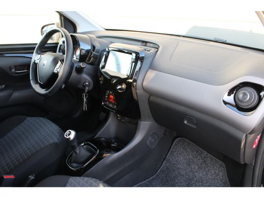 Peugeot 108 1.0 e-VTi Allure | Navi by app | Climate control | Camera | LED | Mistlampen | Lichtmetaal | 41.5... ActivLease financial lease