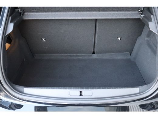 Peugeot 208 1.2 PURETECH 100PK ALLURE PACK / NAVI / LEDER / CLIMA / FULL-LED / PDC / CAMERA / 16" LMV / KEYLE... ActivLease financial lease