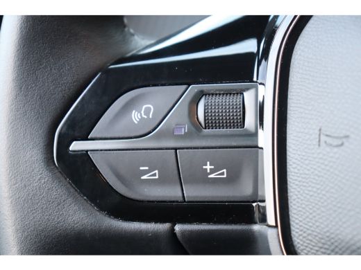 Peugeot 208 1.2 PURETECH 100PK ALLURE PACK / NAVI / LEDER / CLIMA / FULL-LED / PDC / CAMERA / 16" LMV / KEYLE... ActivLease financial lease