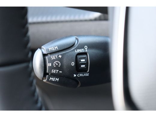 Peugeot 208 1.2 PURETECH 100PK ALLURE PACK / NAVI / LEDER / CLIMA / FULL-LED / PDC / CAMERA / 16" LMV / WINTE... ActivLease financial lease