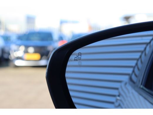 Peugeot 3008 1.6 HYBRID 225PK GT PACK AUTOMAAT / NAVI / LEDER / CLIMA / AGR / PDC / 19" LMV / CAMERA / PANO. D... ActivLease financial lease