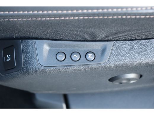 Peugeot 3008 1.6 HYBRID 225PK GT PACK AUTOMAAT / NAVI / LEDER / CLIMA / AGR / PDC / 19" LMV / CAMERA / PANO. D... ActivLease financial lease