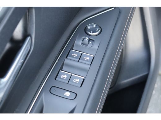 Peugeot 3008 1.6 HYBRID 225PK GT PACK AUTOMAAT / NAVI / LEDER / CLIMA / AGR / PDC / 19" LMV / CAMERA / PANO. D... ActivLease financial lease