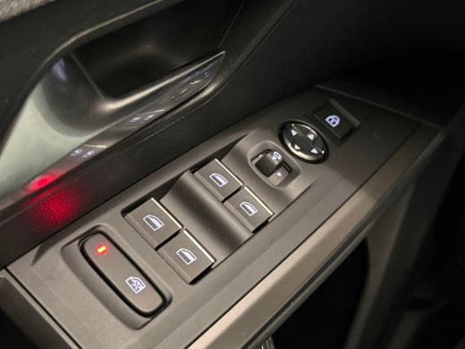 Peugeot 3008 1.6 plug-in Hybrid 195 GT Alcantara | Panoramadak | Stoelverwarming+Massage | Camera V+A | Apple ... ActivLease financial lease