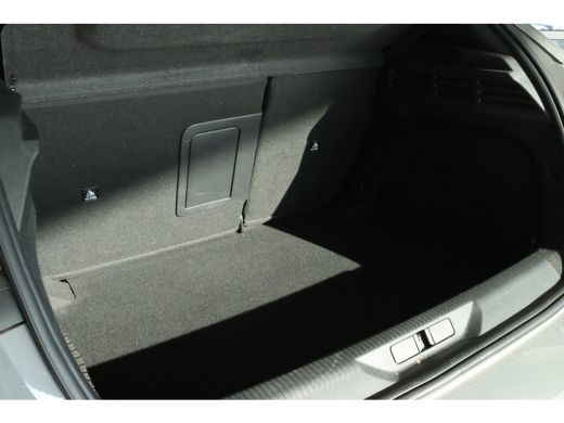 Peugeot 308 1.2 Hybrid 145 e-DCS6 GT | Adapt. Cruise | Schuifdak | Camera | Carplay | Navi | Keyless | MATRIX... ActivLease financial lease