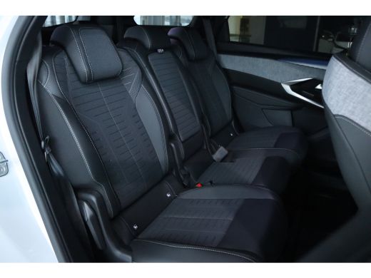 Peugeot 5008 1.2 Hybrid 145 GT | Adapt. Cruise | 7-Pers | Stoel+Stuurverwarming | Camera | Navi | Carplay | El... ActivLease financial lease