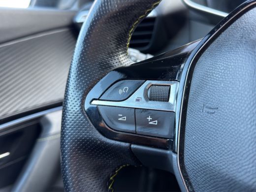 Peugeot e-2008 EV GT Pack 50 kWh Panoramadak | Voorruit+stoel verwarming | Camera | Full LED | ActivLease financial lease