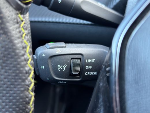 Peugeot e-2008 EV GT Pack 50 kWh Panoramadak | Voorruit+stoel verwarming | Camera | Full LED | ActivLease financial lease