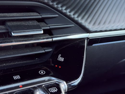 Peugeot e-2008 EV GT Pack 50 kWh Panoramadak | Voorruit+stoel verwarming | Camera | Full LED | ActivLease financial lease