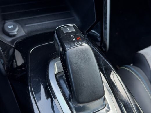 Peugeot e-2008 EV GT Pack 50 kWh Panoramadak | Voorruit+stoel verwarming | Camera | Full LED | ActivLease financial lease