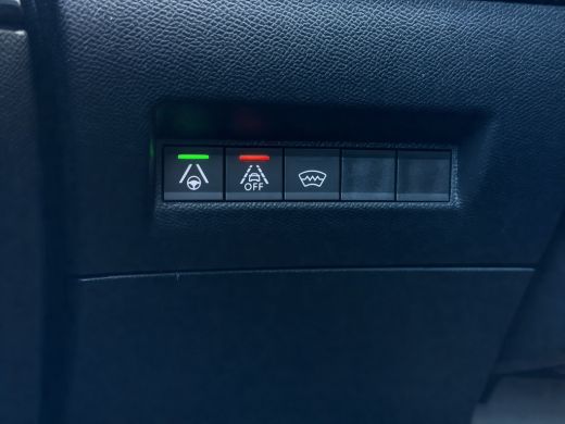 Peugeot e-2008 EV GT Pack 50 kWh Panoramadak | Voorruit+stoel verwarming | Camera | Full LED | ActivLease financial lease