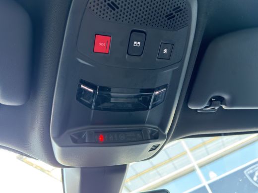 Peugeot e-2008 EV GT Pack 50 kWh Panoramadak | Voorruit+stoel verwarming | Camera | Full LED | ActivLease financial lease