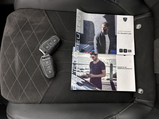 Peugeot e-208 EV GT Pack 50 kWh [ 3-Fase-11kW ] {SOH-88%] (INCL-BTW) *HEATPUMP | FULL-LED | DIGI-COCKPIT | BLIN... ActivLease financial lease