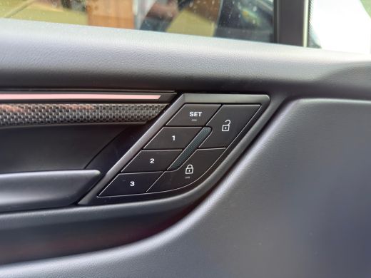 Porsche Macan Turbo 100 kWh | Lederen bekleding | Lichtmetalen velgen 22" | Multimedia scherm passagier ActivLease financial lease