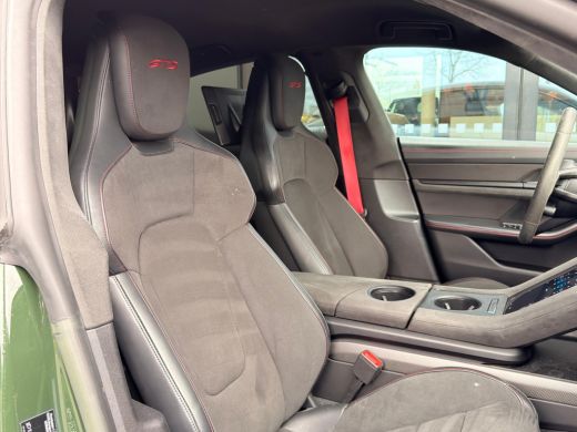 Porsche Taycan GTS - PTS kleur | Apple Carplay/Android Auto|telefoonintegratie premium | Audio installatie premi... ActivLease financial lease