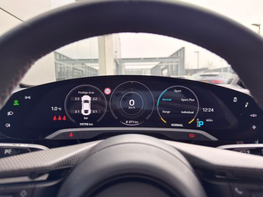 Porsche Taycan GTS - PTS kleur | Apple Carplay/Android Auto|telefoonintegratie premium | Audio installatie premi... ActivLease financial lease