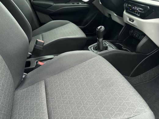 Suzuki Swift 1.2 Select Smart Hybrid GEEN AFLEVERKOSTEN | Parkeersensoren achter | Stoelverwarming | Adaptieve... ActivLease financial lease