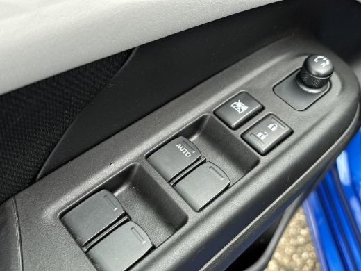 Suzuki Swift 1.2 Select Smart Hybrid GEEN AFLEVERKOSTEN | Parkeersensoren achter | Stoelverwarming | Adaptieve... ActivLease financial lease