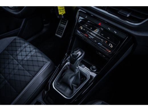 Volkswagen T-Roc 1.5 TSI R-Line | Cruise control adaptief | R-Line exterieur | Trekhaak met afneembare kogel ActivLease financial lease