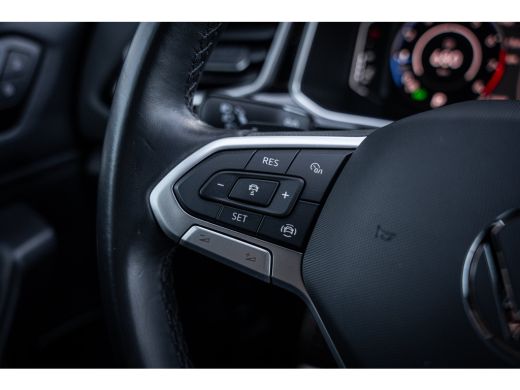 Volkswagen T-Roc 1.5 TSI R-Line | Cruise control adaptief | R-Line exterieur | Trekhaak met afneembare kogel ActivLease financial lease