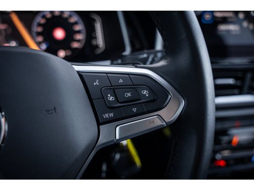 Volkswagen T-Roc 1.5 TSI R-Line | Cruise control adaptief | R-Line exterieur | Trekhaak met afneembare kogel ActivLease financial lease