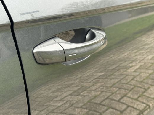 Volkswagen T-Roc 1.5 TSI R-Line Edition Panorama | ACC | Stuur/stoelverwarming ActivLease financial lease