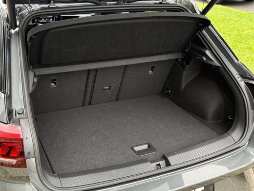 Volkswagen T-Roc 1.5 TSI R-Line Edition Panorama | ACC | Stuur/stoelverwarming ActivLease financial lease