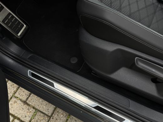 Volkswagen T-Roc 1.5 TSI R-Line Edition Panorama | ACC | Stuur/stoelverwarming ActivLease financial lease