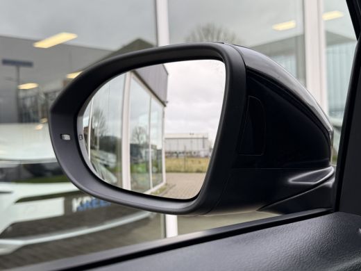 Volkswagen T-Roc 1.5 TSI R-Line Edition Panorama | ACC | Stuur/stoelverwarming ActivLease financial lease