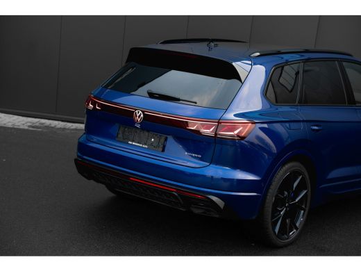 Volkswagen Touareg 3.0 TSi eHybrid 462pk 4MOTION R | Panoramadak | Trekhaak | 22" | Luchtvering | 360 Camera ActivLease financial lease
