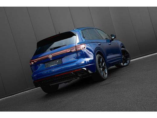 Volkswagen Touareg 3.0 TSi eHybrid 462pk 4MOTION R | Panoramadak | Trekhaak | 22" | Luchtvering | 360 Camera ActivLease financial lease