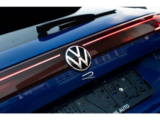 Volkswagen Touareg 3.0 TSi eHybrid 462pk 4MOTION R | Panoramadak | Trekhaak | 22" | Luchtvering | 360 Camera ActivLease financial lease