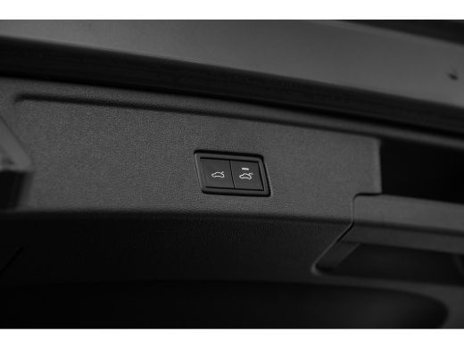 Volkswagen Touareg 3.0 TSi eHybrid 462pk 4MOTION R | Panoramadak | Trekhaak | 22" | Luchtvering | 360 Camera ActivLease financial lease