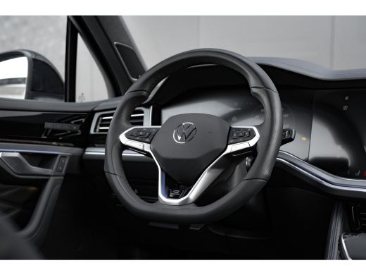 Volkswagen Touareg 3.0 TSi eHybrid 462pk 4MOTION R | Panoramadak | Trekhaak | 22" | Luchtvering | 360 Camera ActivLease financial lease
