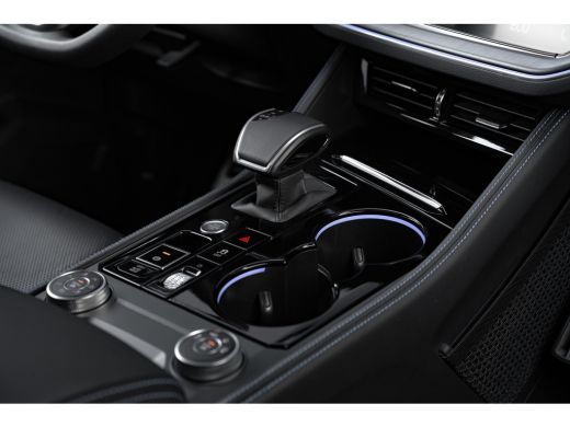 Volkswagen Touareg 3.0 TSi eHybrid 462pk 4MOTION R | Panoramadak | Trekhaak | 22" | Luchtvering | 360 Camera ActivLease financial lease