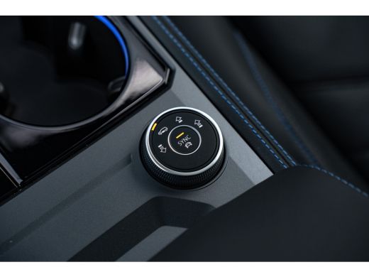 Volkswagen Touareg 3.0 TSi eHybrid 462pk 4MOTION R | Panoramadak | Trekhaak | 22" | Luchtvering | 360 Camera ActivLease financial lease