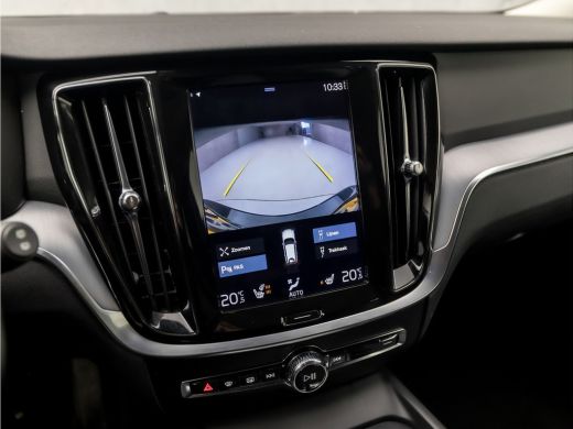 Volvo  V60 2.0 B3 Sport 177Pk Automaat (APPLE CARPLAY, LEDER, CAMERA, GETINT GLAS, STUUR/STOELVERWARMING, EL... ActivLease financial lease