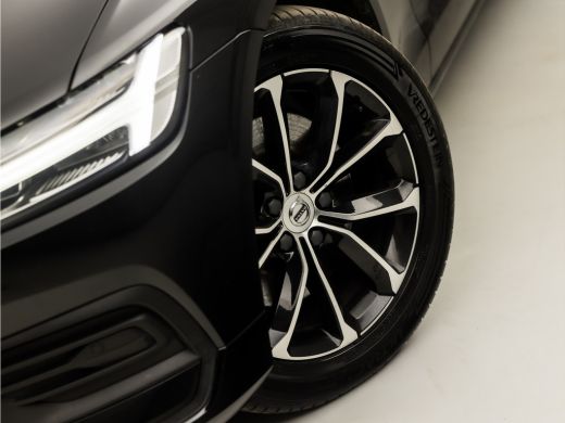 Volvo  V60 2.0 B3 Sport 177Pk Automaat (APPLE CARPLAY, LEDER, CAMERA, GETINT GLAS, STUUR/STOELVERWARMING, EL... ActivLease financial lease