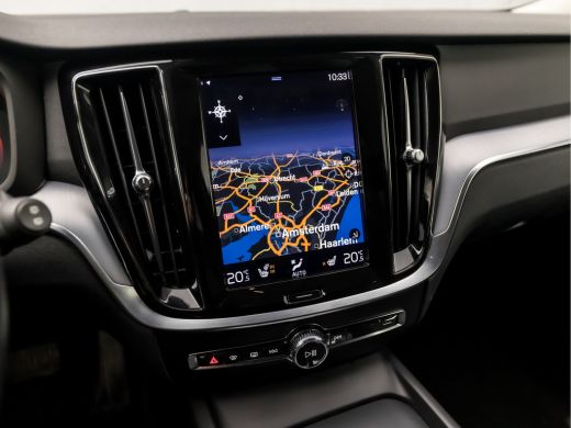 Volvo  V60 2.0 B3 Sport 177Pk Automaat (APPLE CARPLAY, LEDER, CAMERA, GETINT GLAS, STUUR/STOELVERWARMING, EL... ActivLease financial lease