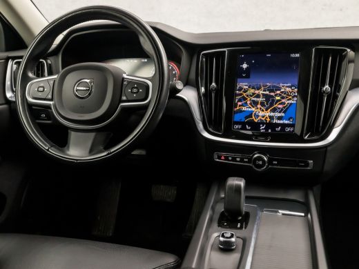 Volvo  V60 2.0 B3 Sport 177Pk Automaat (APPLE CARPLAY, LEDER, CAMERA, GETINT GLAS, STUUR/STOELVERWARMING, EL... ActivLease financial lease